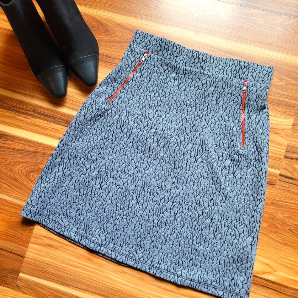 NWT Stone A-line Knee Skirt Small
